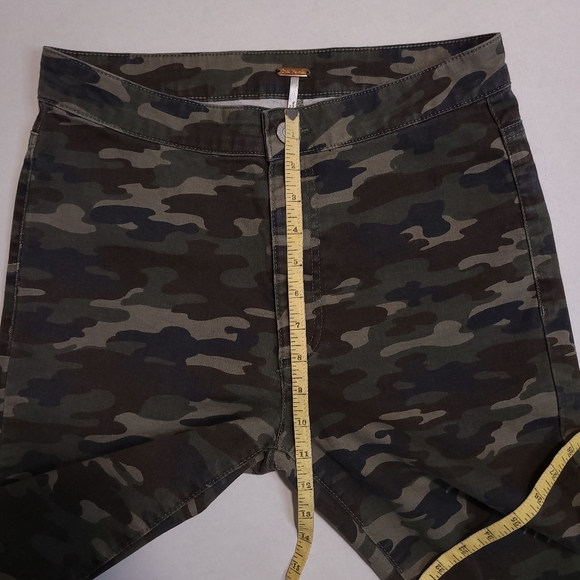 Free People Army Green Camo High Rise Skinny Jeans 27 Camouflage Outdoors Hunt - Picture 8 of 9